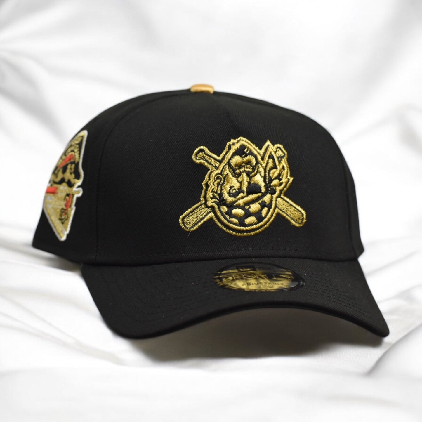 Pittsburgh Pirates 1959 All Star Game Upside Down Logo Negra 9FORTY A-Frame Snapback